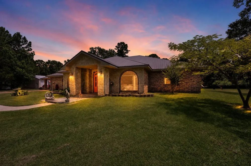 400 Third Street Queen City, TX 75572