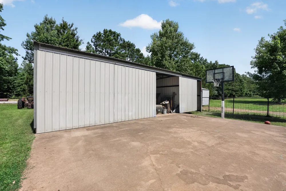 400 Third Street Queen City, TX 75572