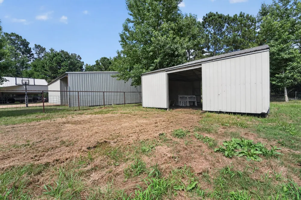400 Third Street Queen City, TX 75572