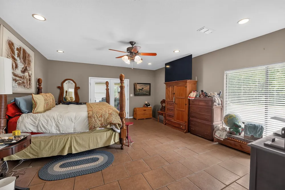 400 Third Street Queen City, TX 75572