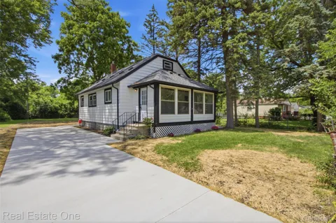 17 Midland Drive