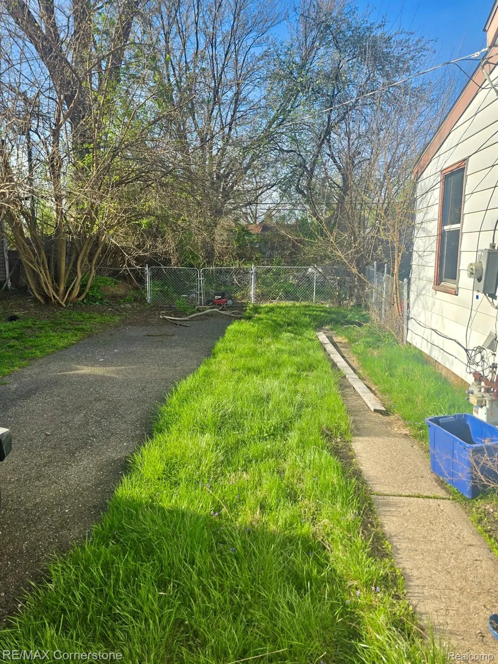 28658 Glenwood Street Inkster City, MI 48141