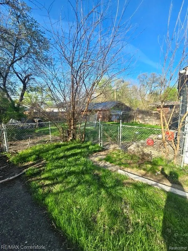 28658 Glenwood Street Inkster City, MI 48141