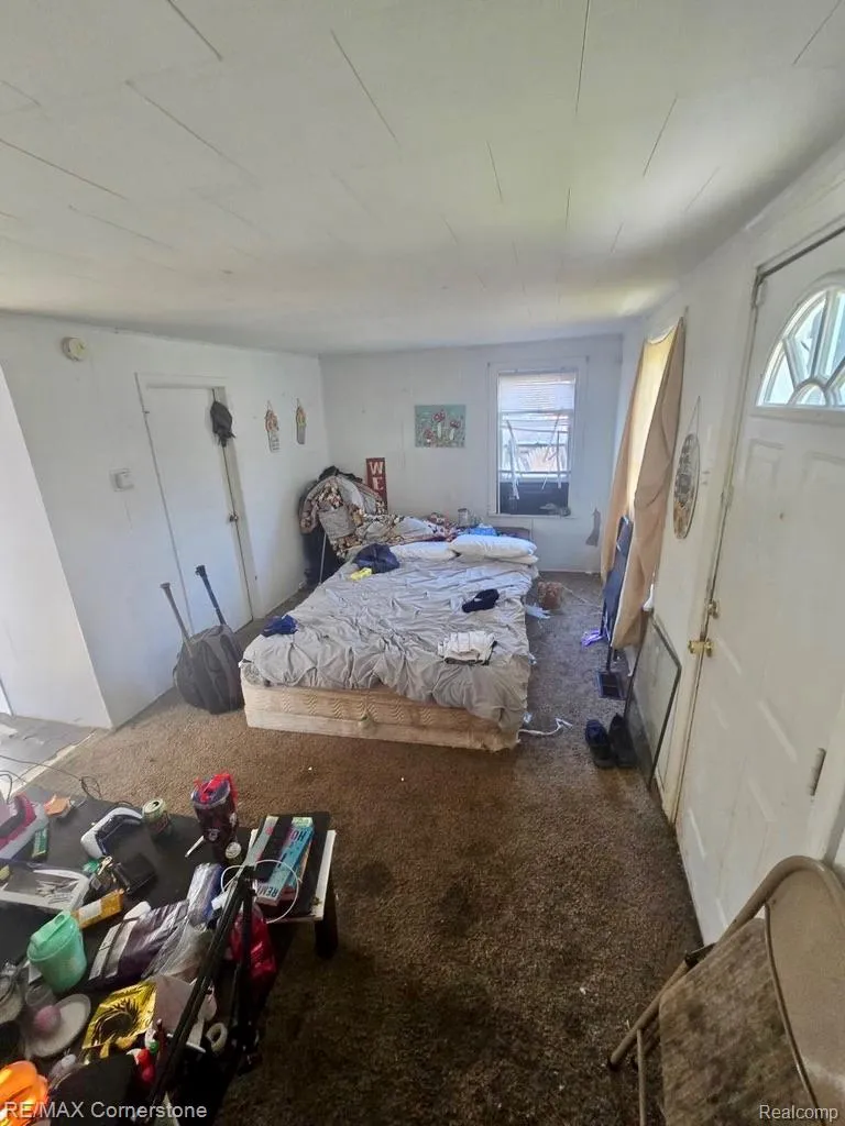 28658 Glenwood Street Inkster City, MI 48141