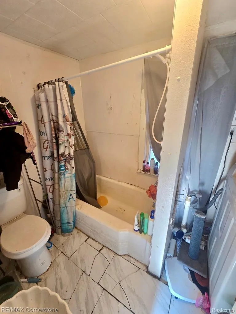 28658 Glenwood Street Inkster City, MI 48141
