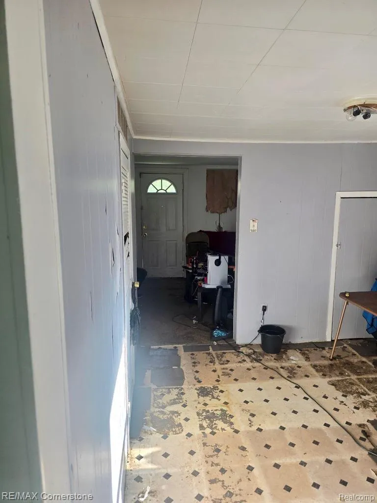 28658 Glenwood Street Inkster City, MI 48141