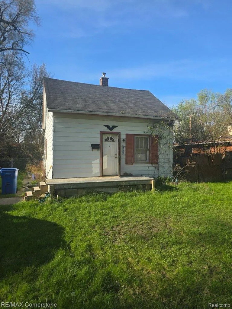 28658 Glenwood Street Inkster City, MI 48141