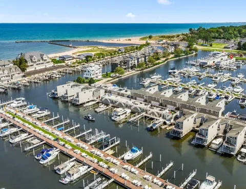 19 Lighthouse Point