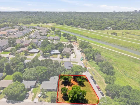5317 Red Bud Lane