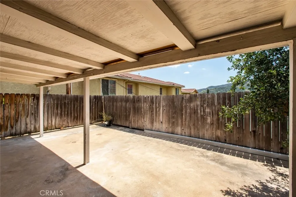 2520 Montrose Avenue Montrose, CA 91020