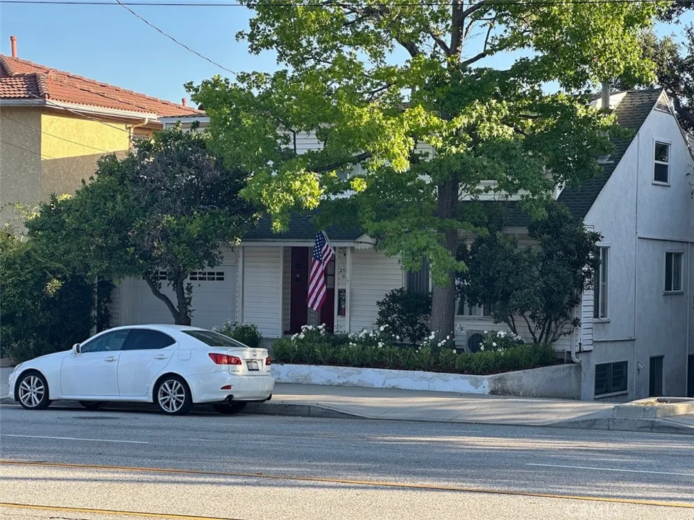 2520 Montrose Avenue Montrose, CA 91020