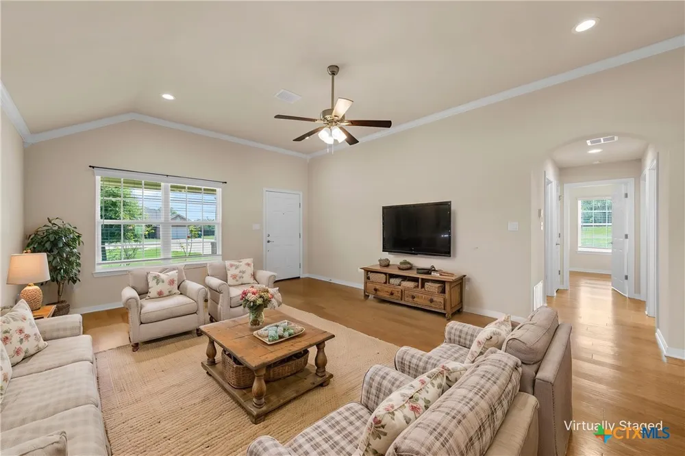 637 Hoffmeyer Lane Robinson, TX 76706