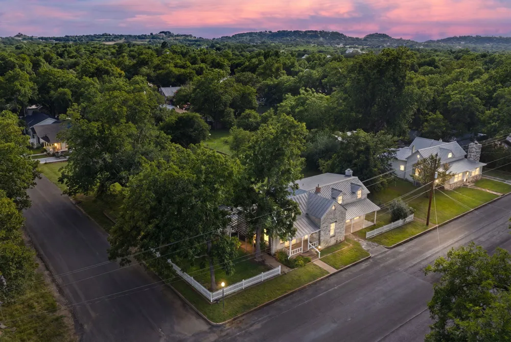 501 W Creek Street Fredericksburg, TX 78624