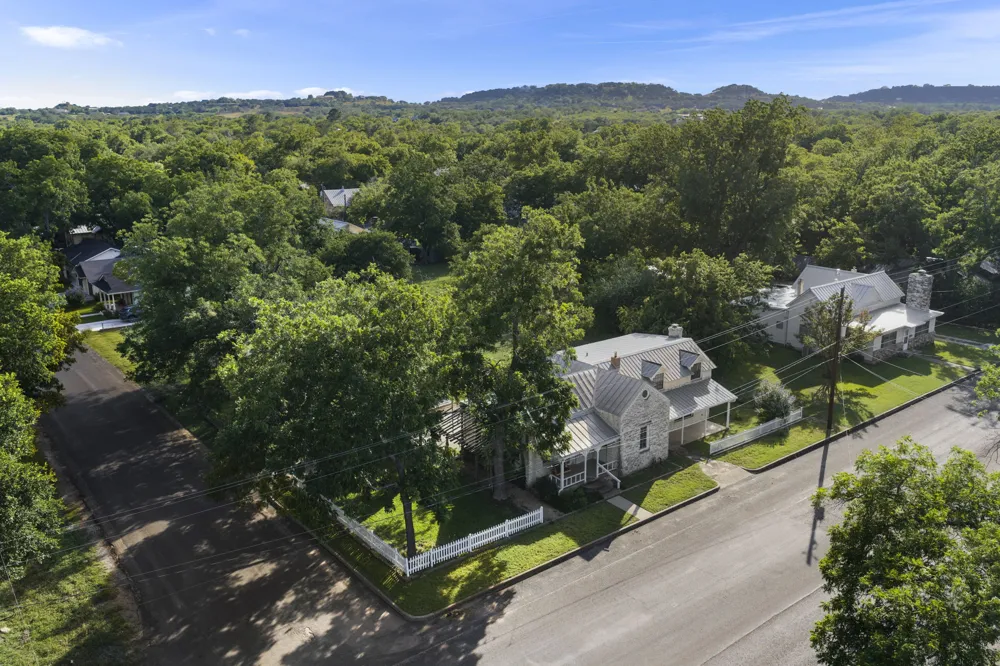 501 W Creek Street Fredericksburg, TX 78624