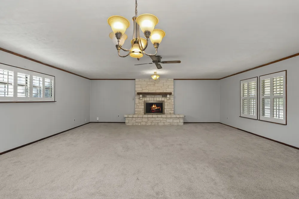 501 W Creek Street Fredericksburg, TX 78624