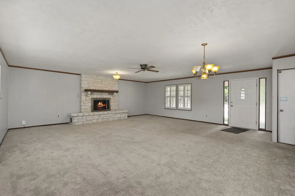501 W Creek Street Fredericksburg, TX 78624