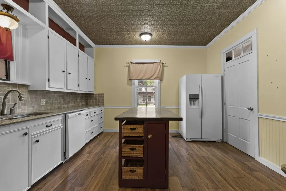 501 W Creek Street Fredericksburg, TX 78624