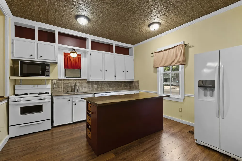 501 W Creek Street Fredericksburg, TX 78624