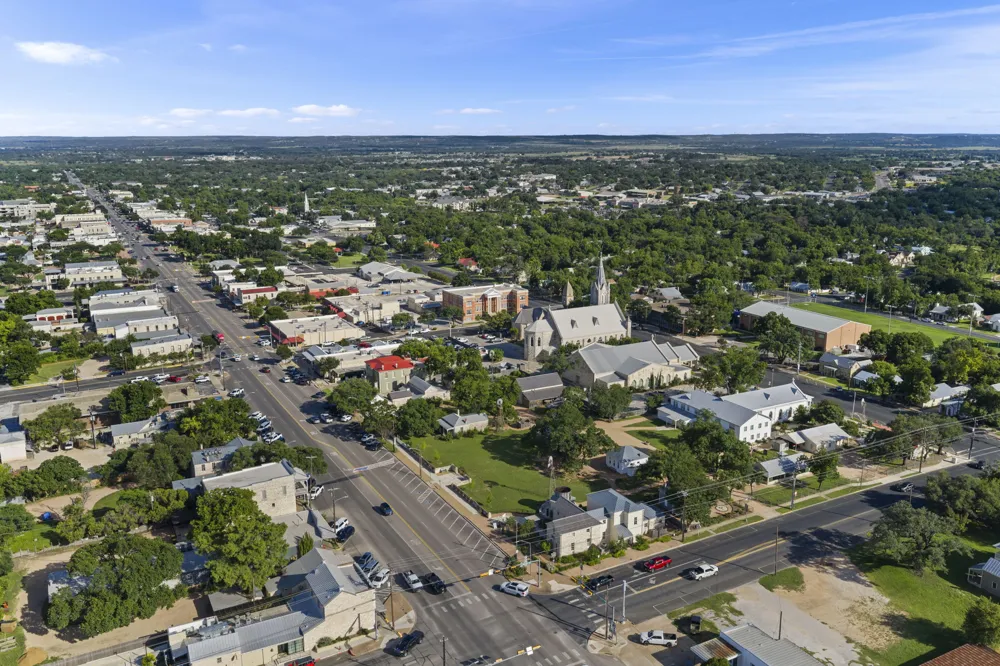 501 W Creek Street Fredericksburg, TX 78624
