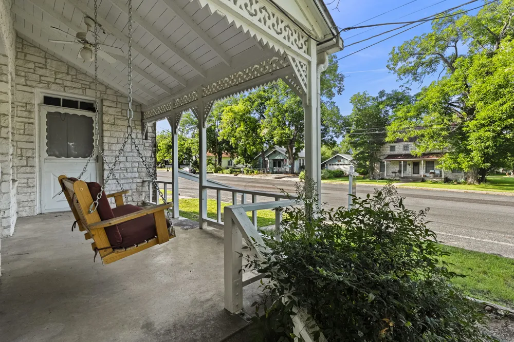 501 W Creek Street Fredericksburg, TX 78624