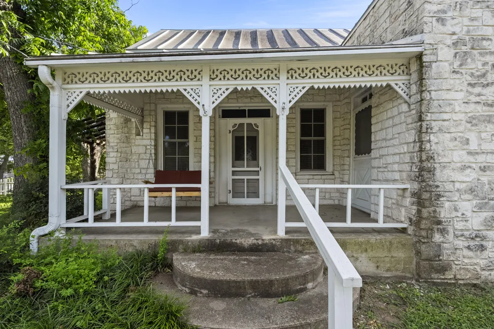 501 W Creek Street Fredericksburg, TX 78624