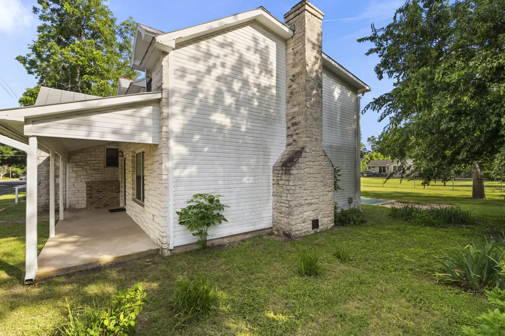501 W Creek Street Fredericksburg, TX 78624