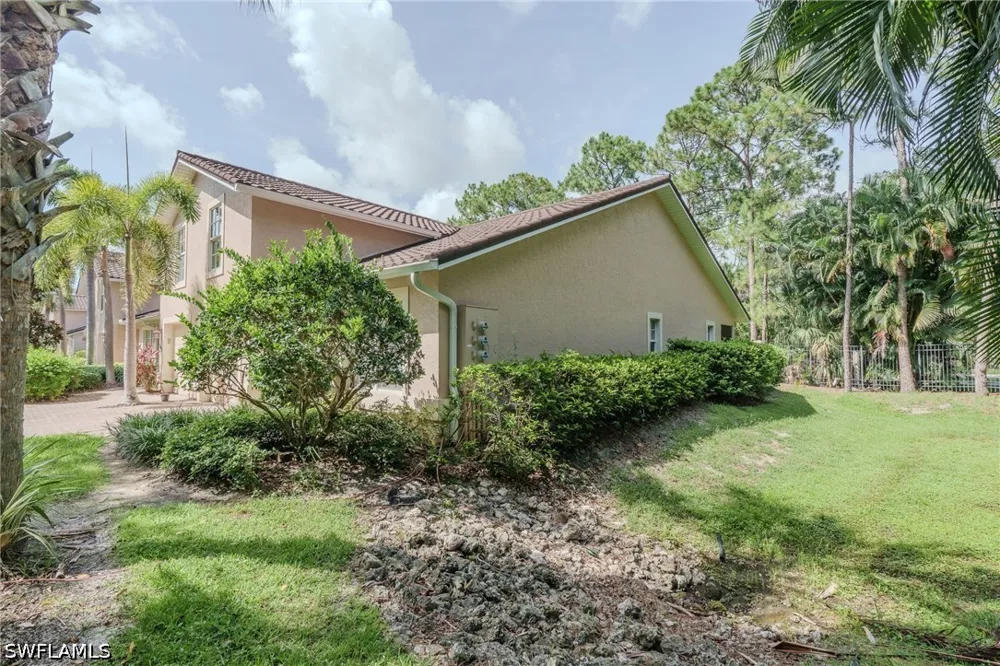AVION WOODS COURT #104 Naples, FL 34104