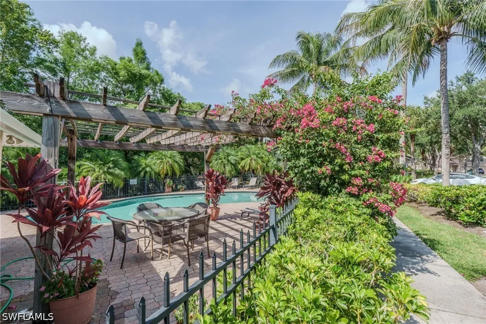 AVION WOODS COURT #104 Naples, FL 34104