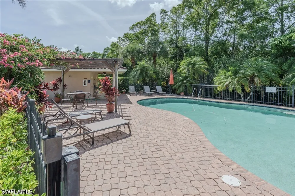 AVION WOODS COURT #104 Naples, FL 34104