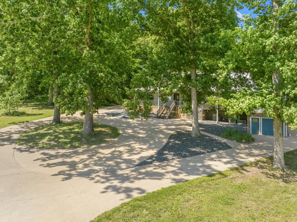 55 Bell Ln Paris, TN 38242