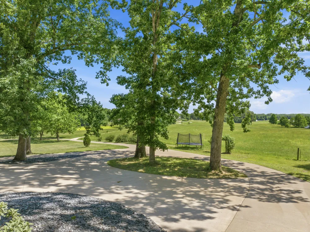 55 Bell Ln Paris, TN 38242