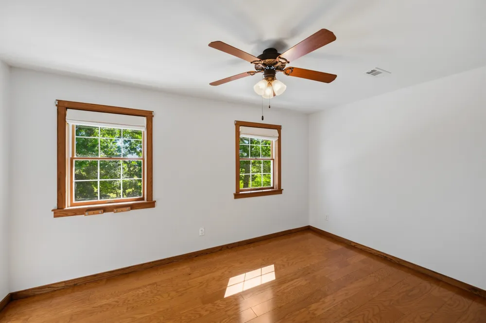 55 Bell Ln Paris, TN 38242