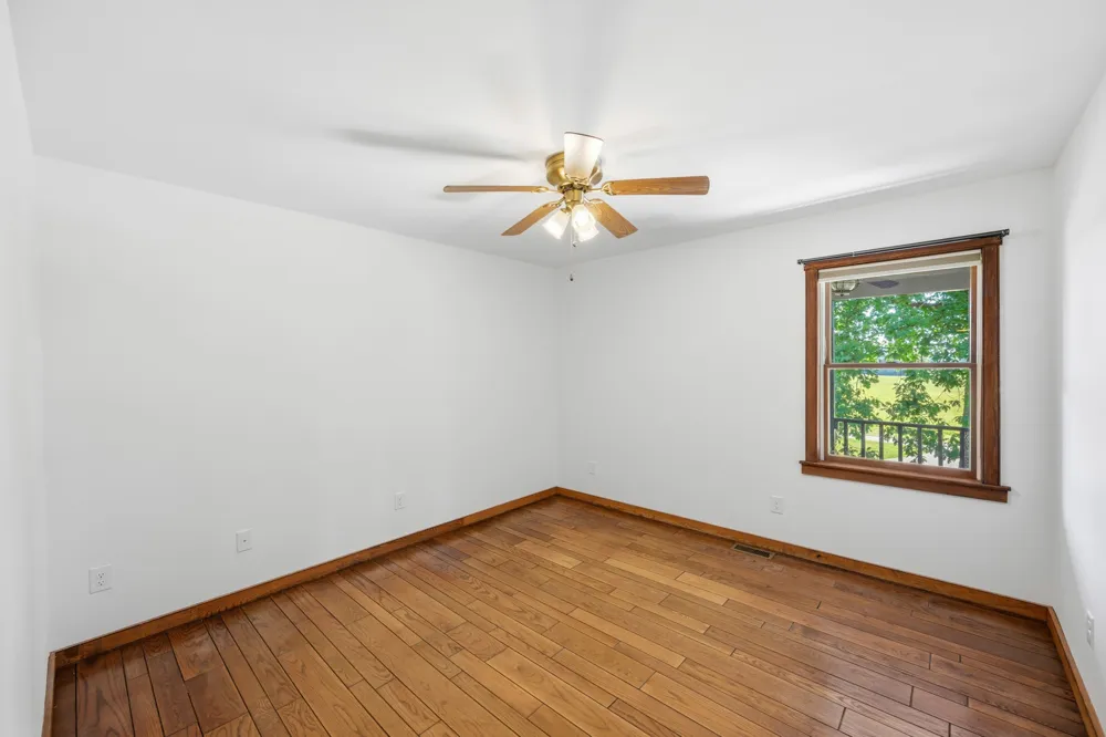 55 Bell Ln Paris, TN 38242