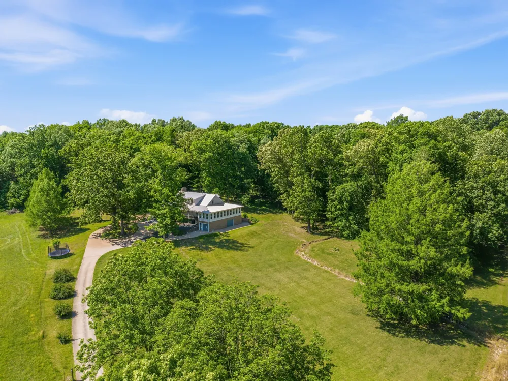 55 Bell Ln Paris, TN 38242