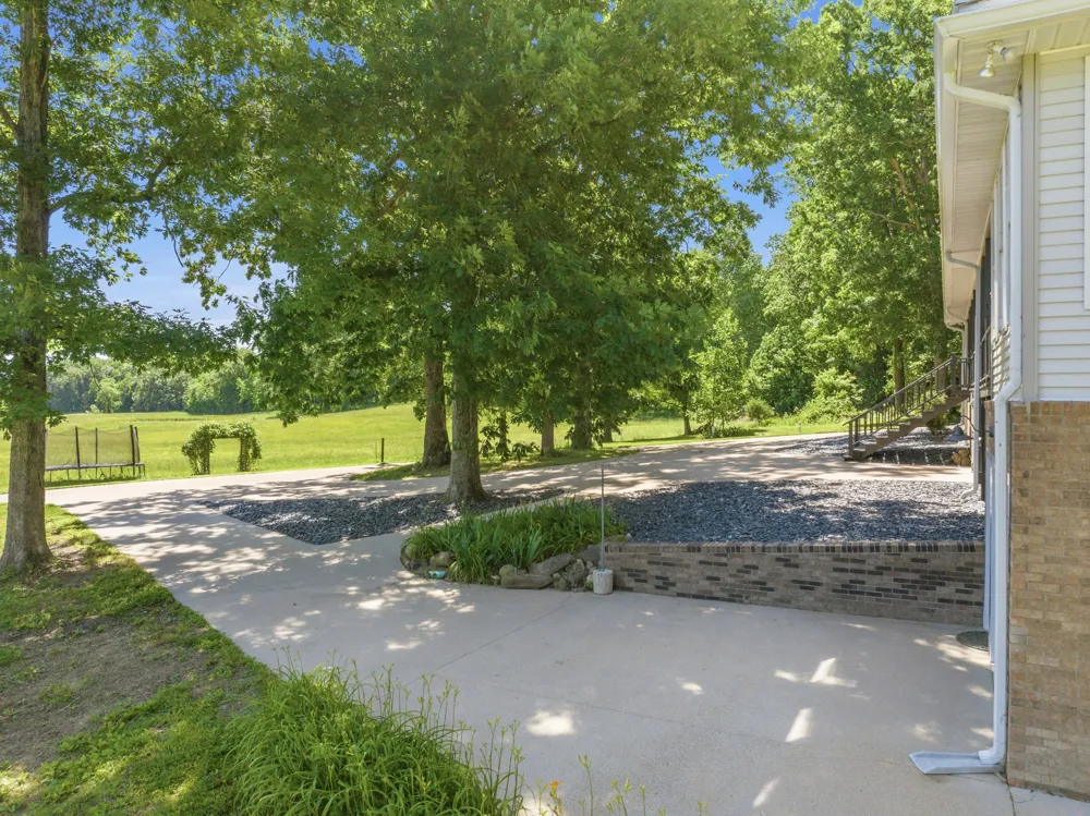 55 Bell Ln Paris, TN 38242