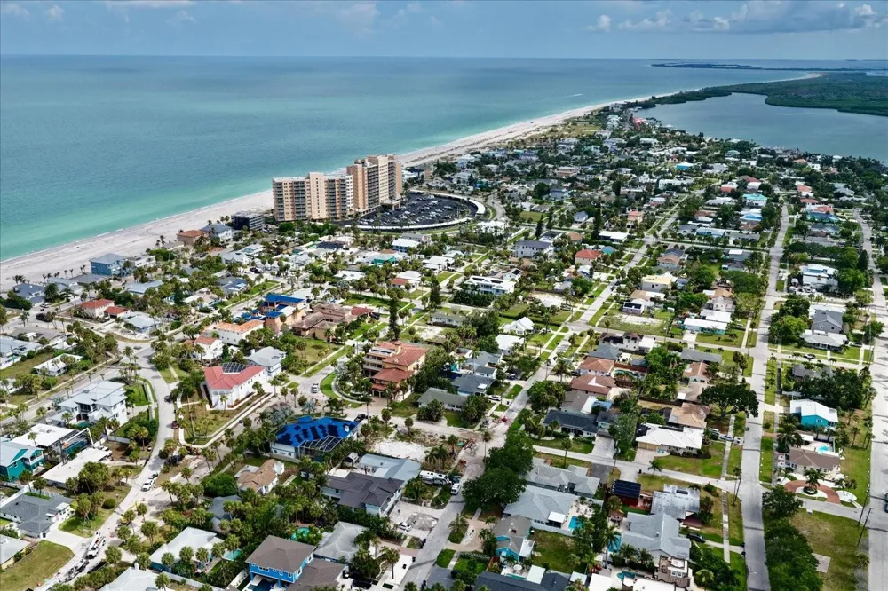 835 BRUCE AVENUE Clearwater Beach, FL 33767
