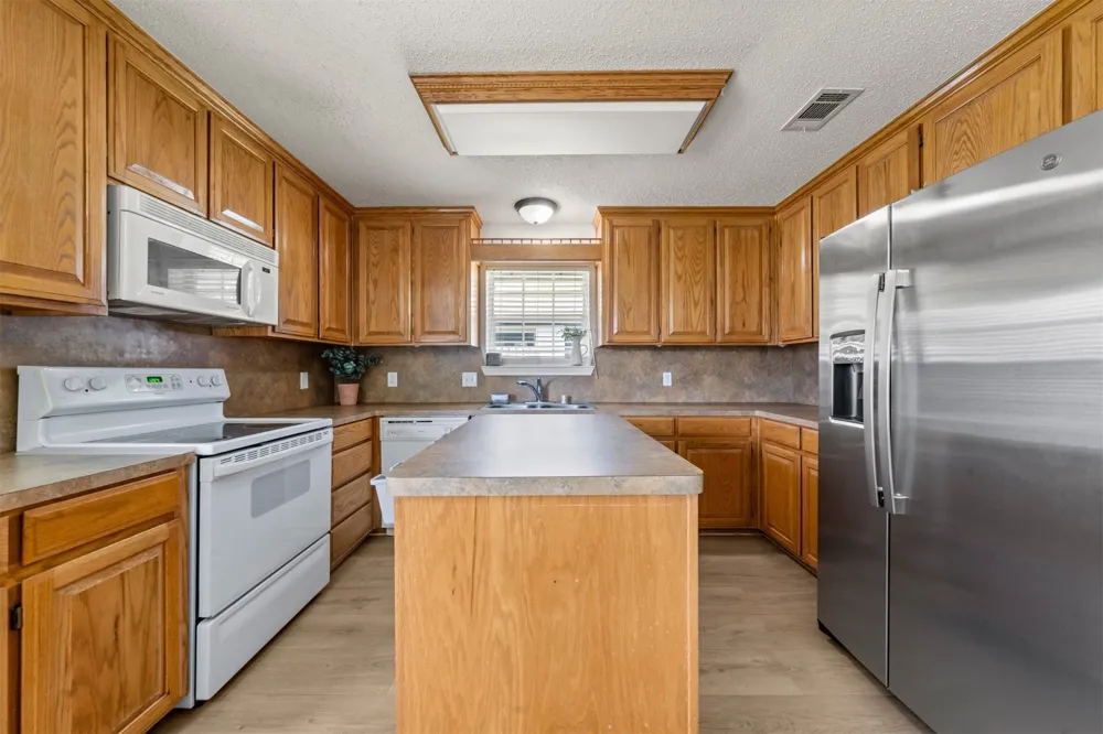 104 W Jade Drive Hewitt, TX 76643