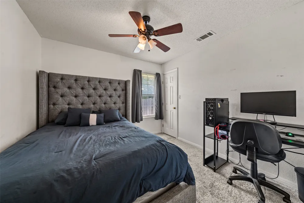 104 W Jade Drive Hewitt, TX 76643
