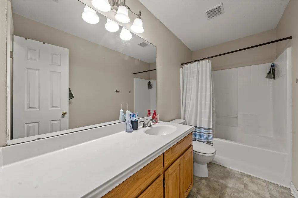 104 W Jade Drive Hewitt, TX 76643