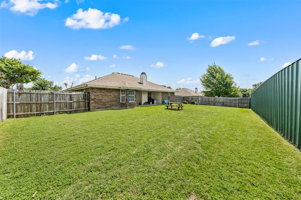 104 W Jade Drive Hewitt, TX 76643