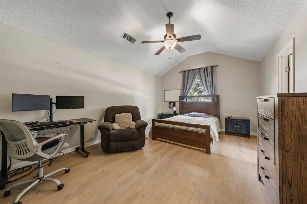 104 W Jade Drive Hewitt, TX 76643