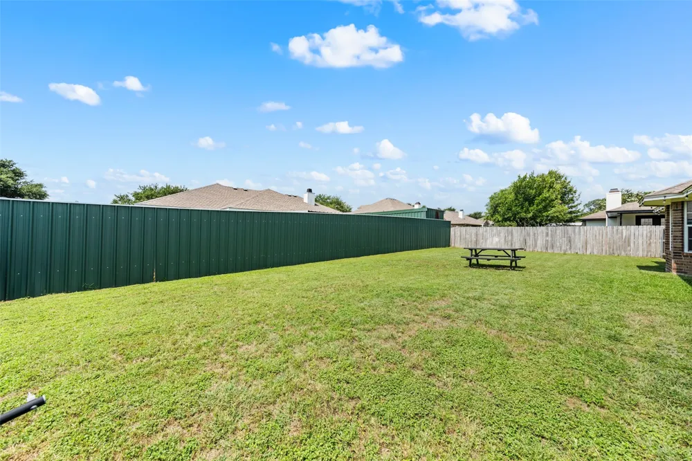 104 W Jade Drive Hewitt, TX 76643