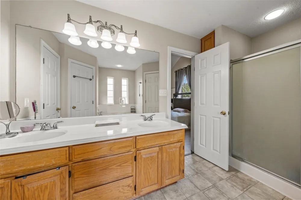 104 W Jade Drive Hewitt, TX 76643