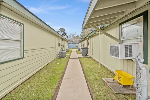2200 Peach Avenue #4