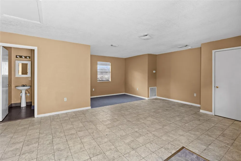 2200 Peach Avenue #4 Bay City, TX 77414