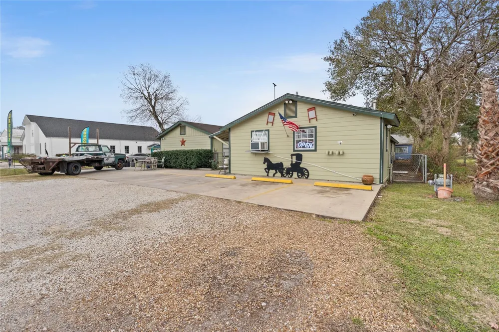 2200 Peach Avenue #4 Bay City, TX 77414