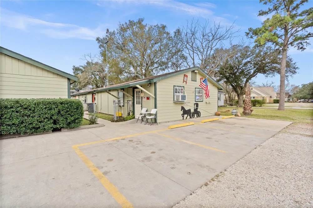 2200 Peach Avenue #4 Bay City, TX 77414