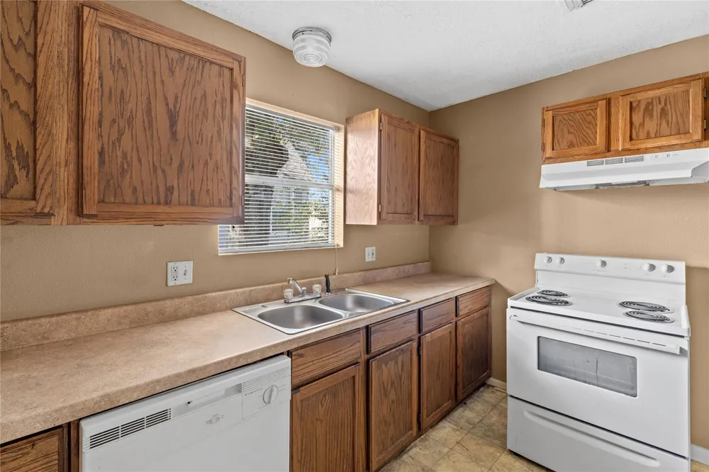2200 Peach Avenue #4 Bay City, TX 77414