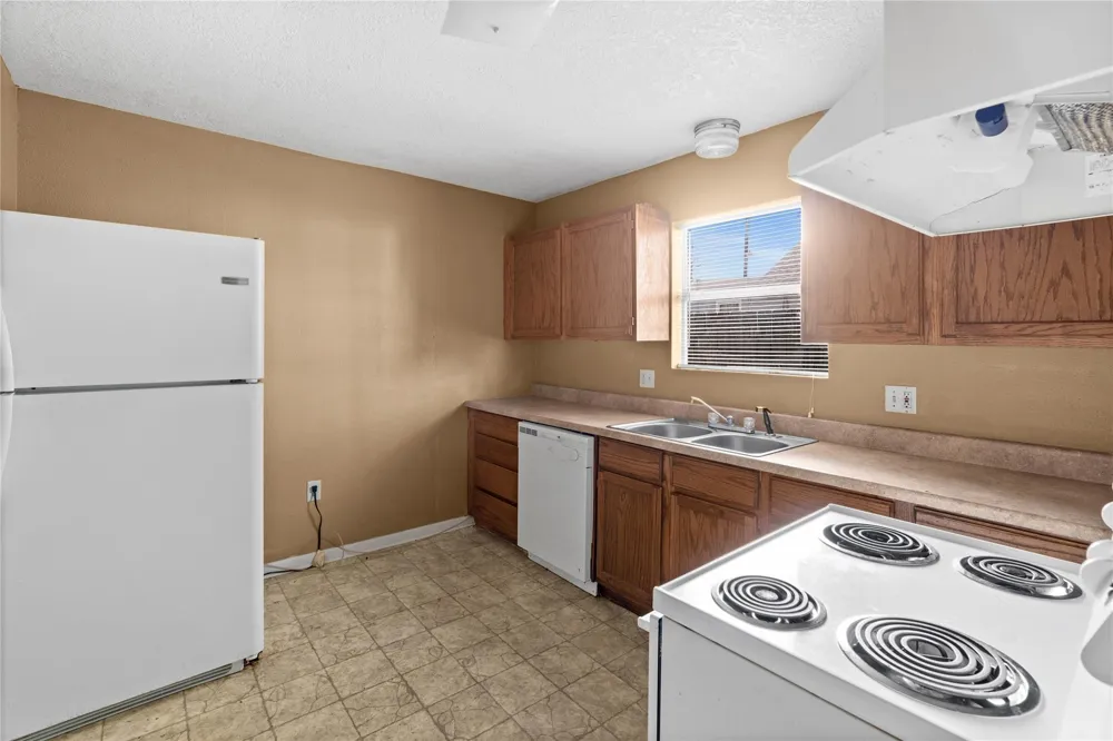 2200 Peach Avenue #4 Bay City, TX 77414