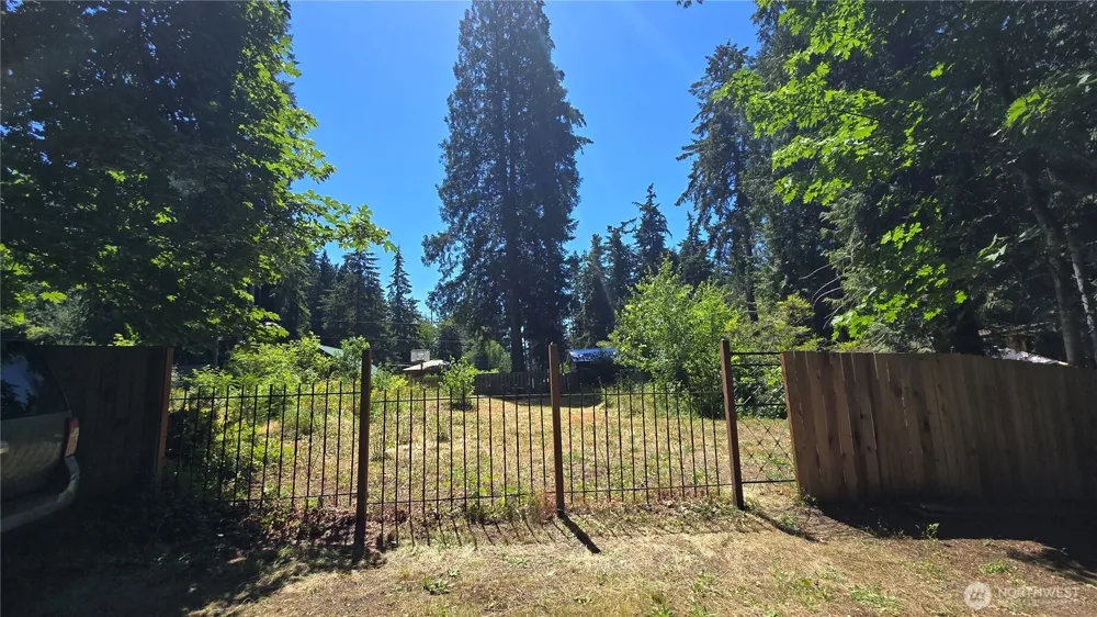 9287 NE Spruce Avenue Indianola, WA 98342